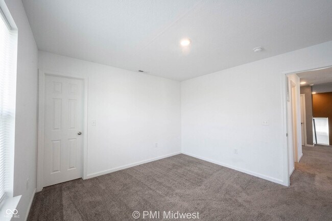 Building Photo - 3975 Fenwick Ln