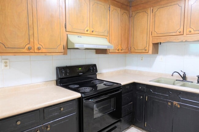 Building Photo - 325 Willow Oaks Dr