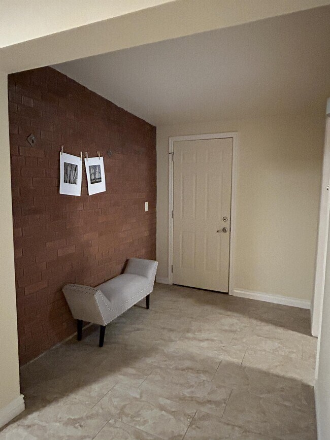 Building Photo - 902 S Fremont Ave