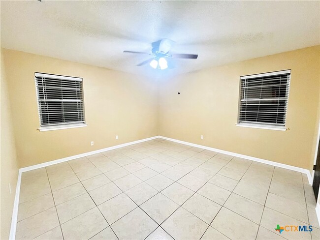 Building Photo - 1006 Missouri Ave