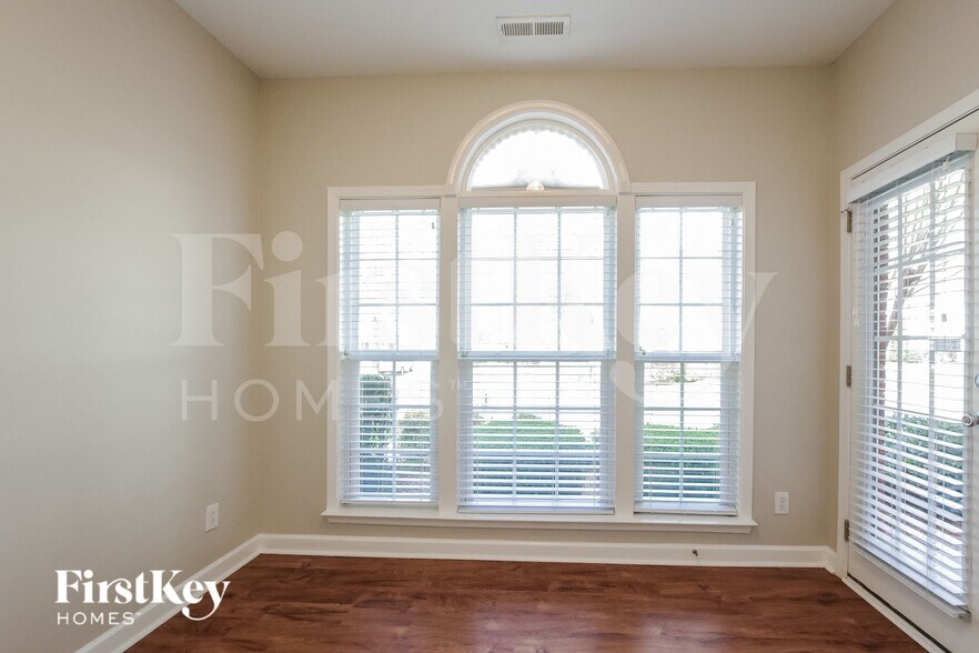 Building Photo - 4007 Fountainbrook Dr