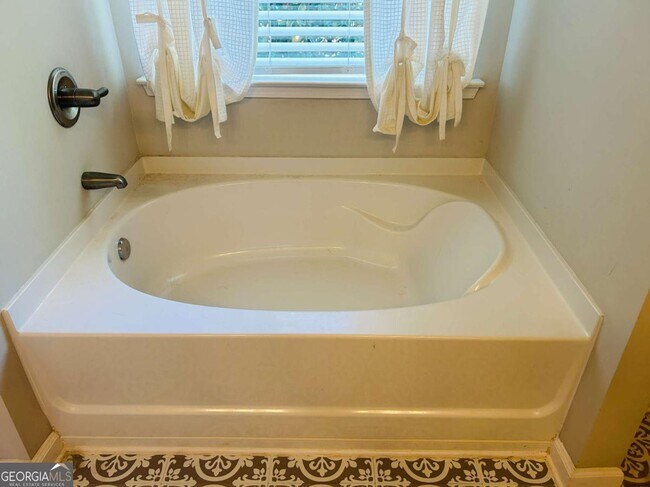 Building Photo - 40 Newnan Lakes Dr