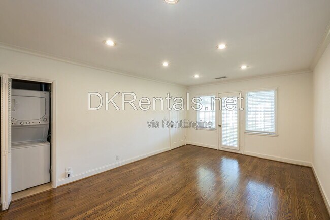 Building Photo - 55 Delmont Dr NE