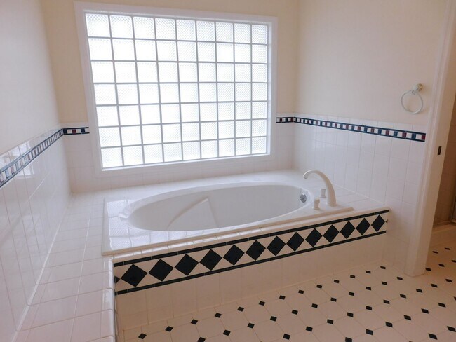 Building Photo - 914 Muirfield Pl