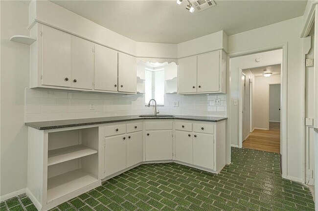Building Photo - 4309 Woods Dr