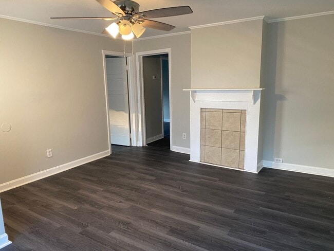 Building Photo - MOVE-IN READY!