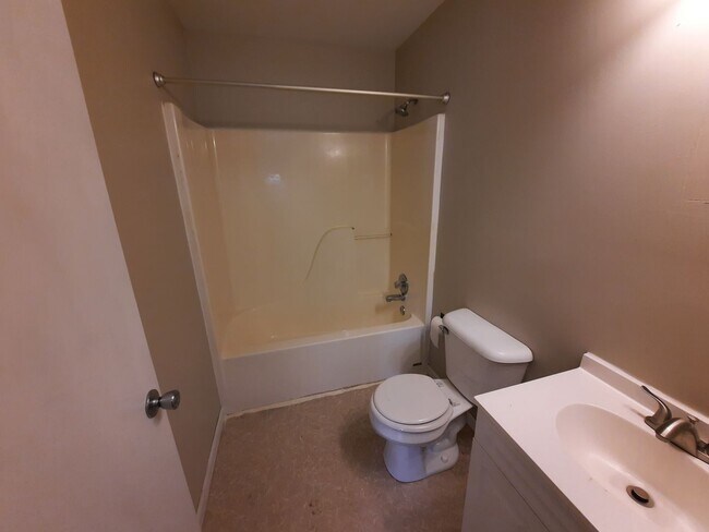 Building Photo - Pet Friendly, no weight/breed restrictions! Detached Garage!