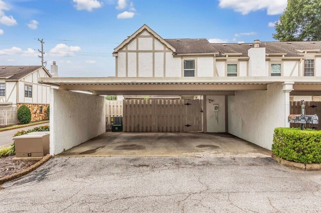 Building Photo - 7523 Bavarian Dr