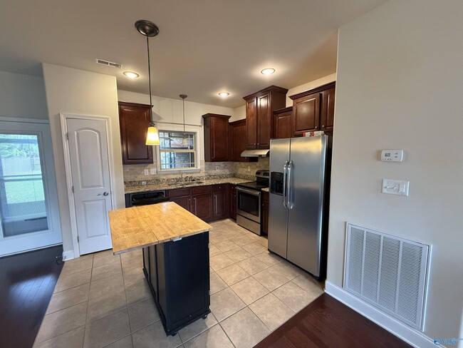 Building Photo - 24638 Rolling Vista Dr