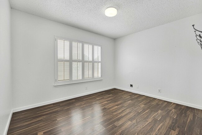 Building Photo - 9230 New Kenton