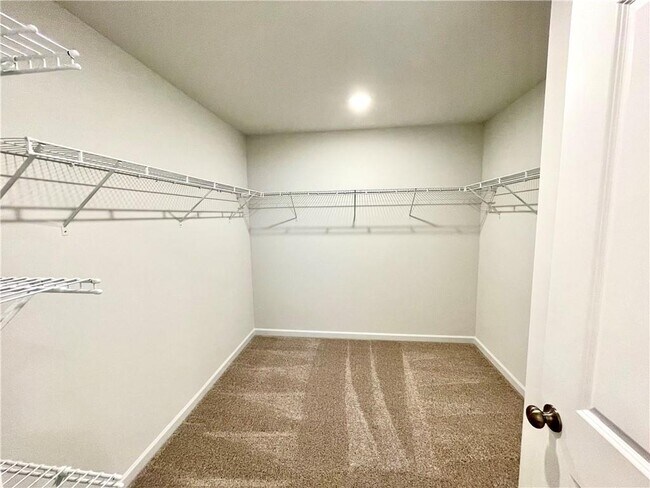 Building Photo - 667 Summerwood Ln