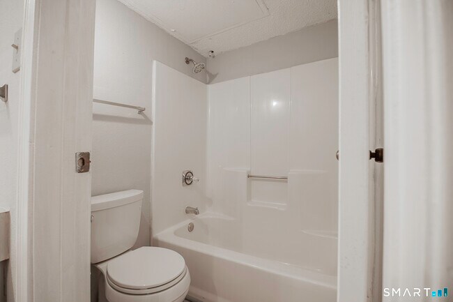 Building Photo - 82 Crown Knoll Ct