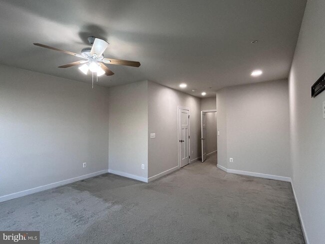 Building Photo - 42593 Burbank Terrace