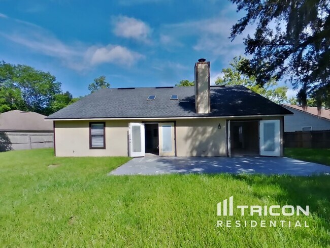 Building Photo - 8808 Mountain Lake Dr S