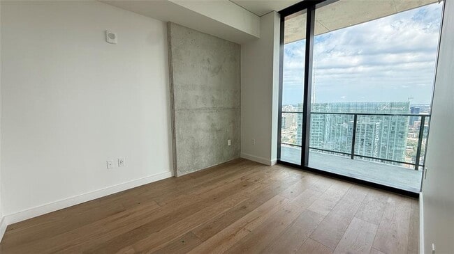 Building Photo - 610 Davis St