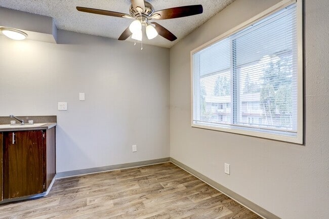 Building Photo - Look no Further, Tyee offers a SUPER 2bed/...