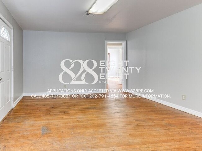 Building Photo - Cozy 2 Bed/1 Bath Single Family Brick Home...