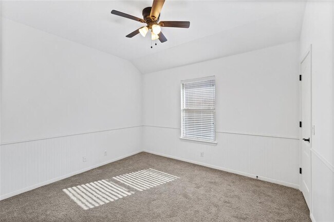Building Photo - 250 Maeves Way