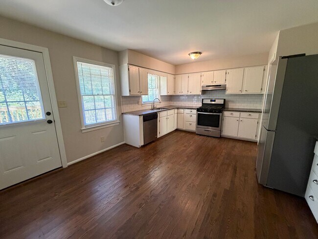 Building Photo - 3/2 House in Woodfin Estates $1,795