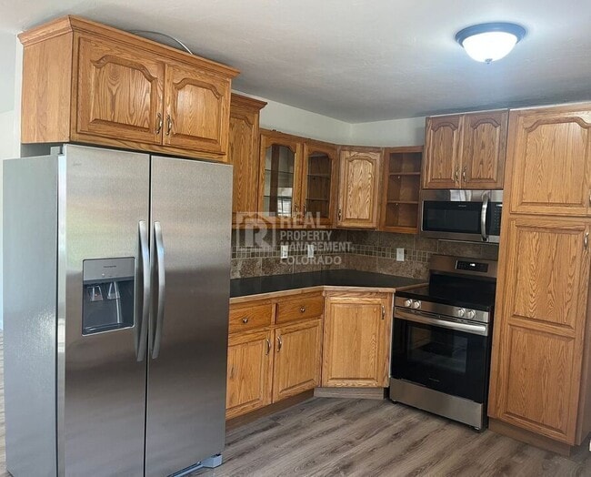 Building Photo - 18 Oak St