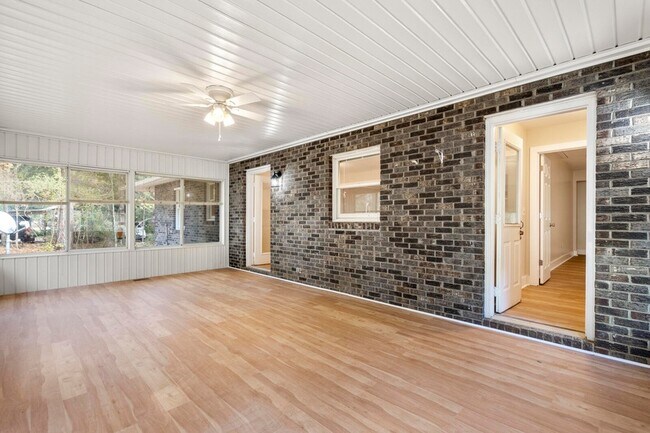 Building Photo - 298 Summerset Ln