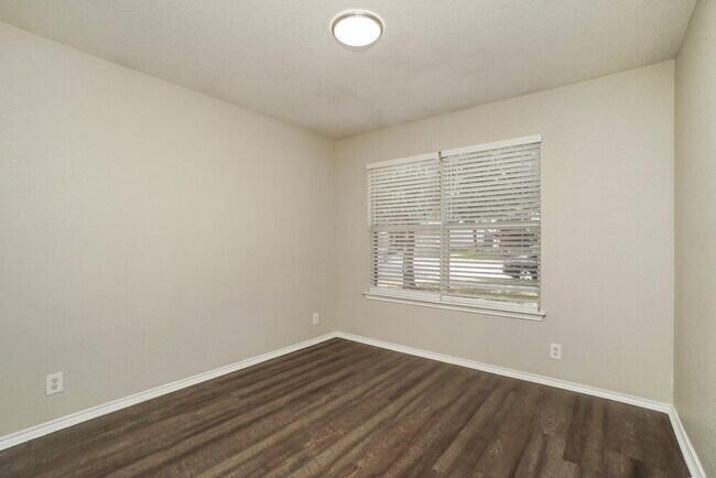 Building Photo - 217 Jersey Bend