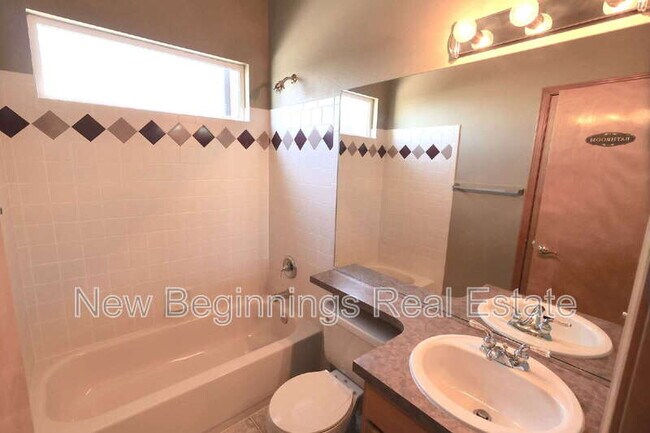 Building Photo - 4411 Hickory Hollow Dr