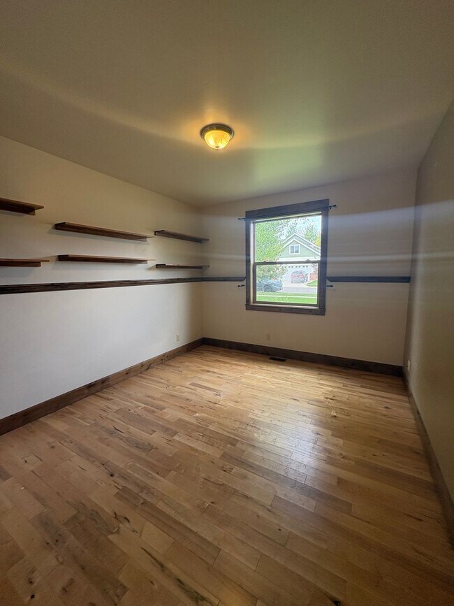 Building Photo - 3114 Madrona Ln