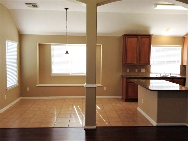 Building Photo - 2210 Two Trail Dr