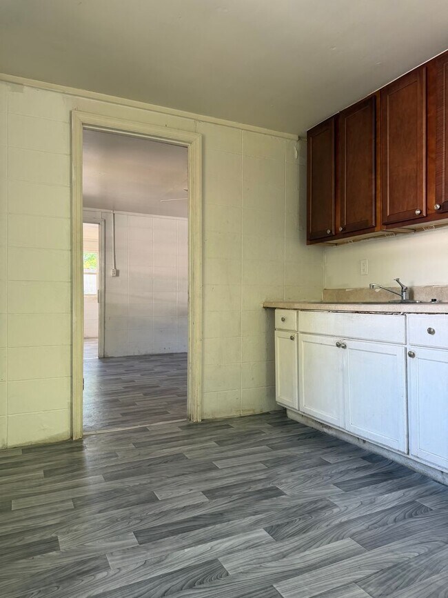 Building Photo - 410 Kingsby St