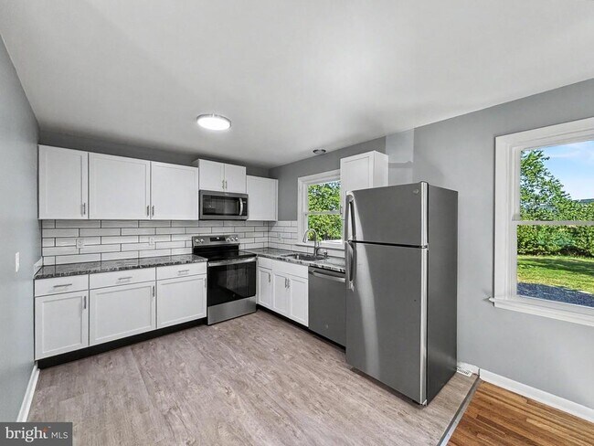 Building Photo - 4615 Lincoln Way E