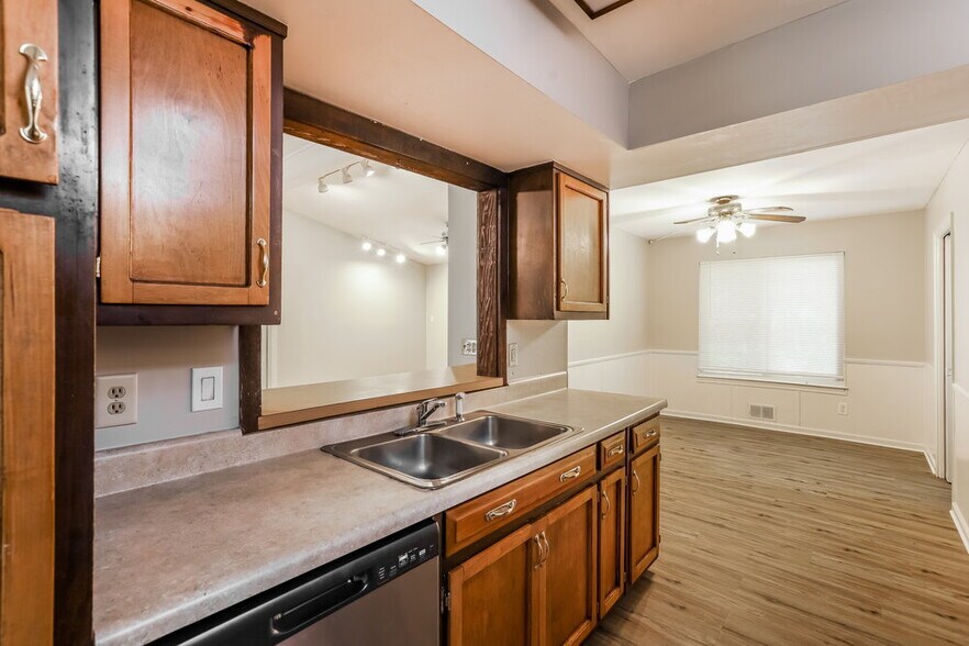 Building Photo - 6651 Windwood Cir