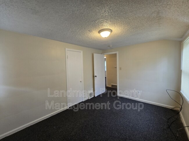 Building Photo - 15205 Maplewood Ave