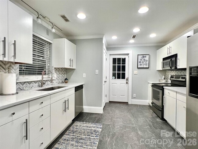 Building Photo - 4638 Murrayhill Rd