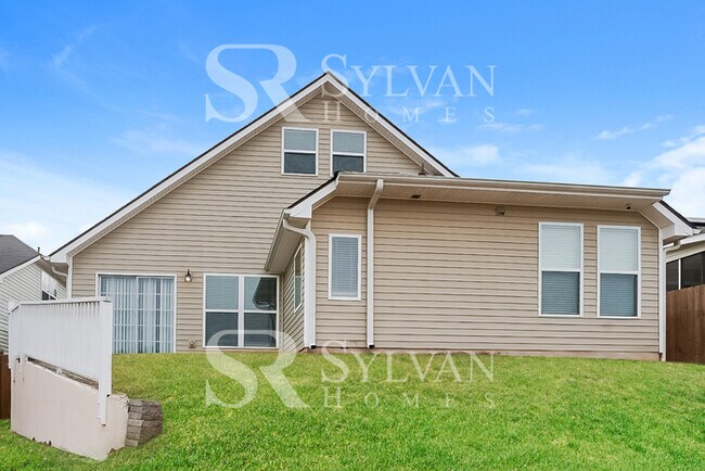 Building Photo - Enjoy living the good life in this 3 bedroom, 2 bathroom home