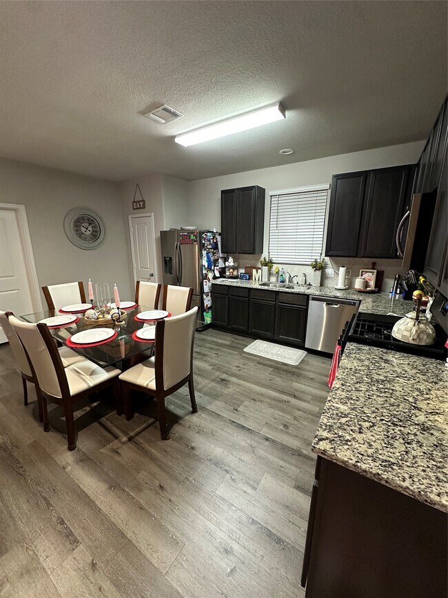 Building Photo - 25396 Grotto Falls Ln