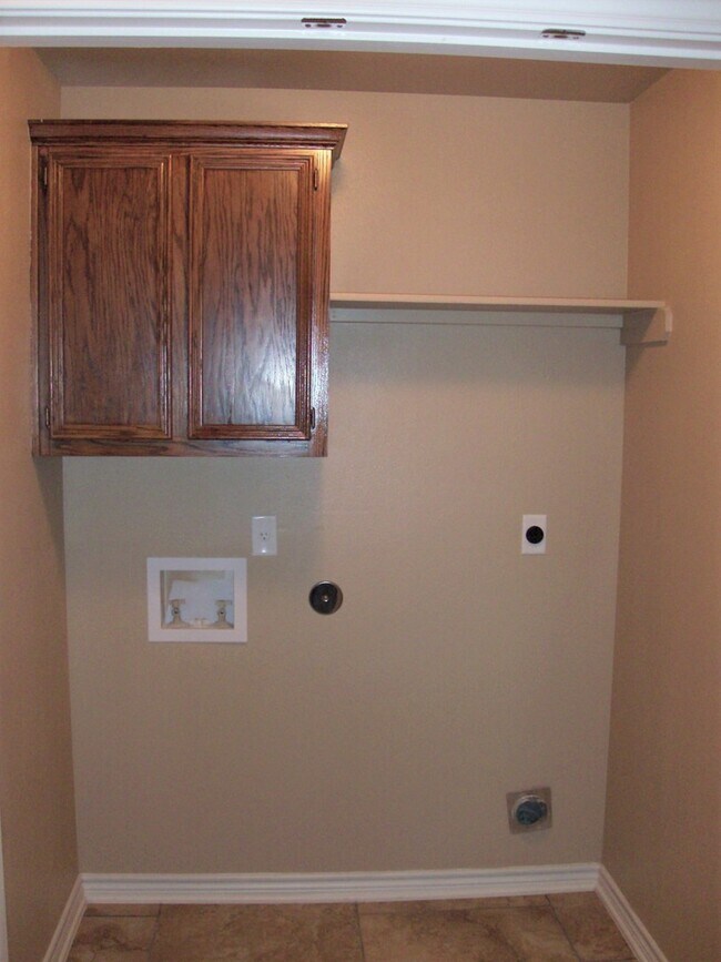 Building Photo - Beautiful 2 bed/2 bath off of Bunny Trail ...