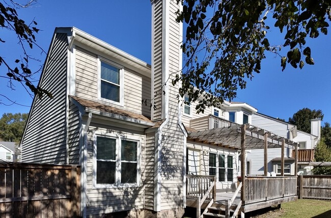 Building Photo - 1007 Brandon Quay