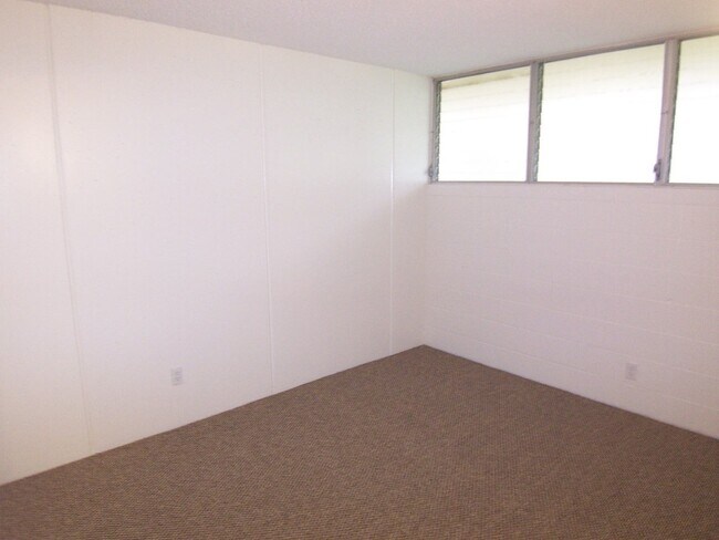 Building Photo - Ridgecrest ~ Spacious 2 Bedroom w/ 2 Reser...