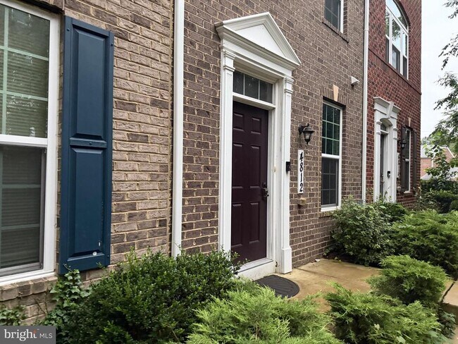 Building Photo - 4812 Crest View Dr