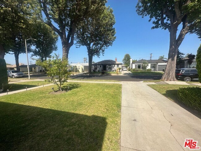 Building Photo - 3791 Olmsted Ave