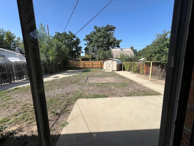 Building Photo - Great 3 bedroom, 1 bath home close to Regi...