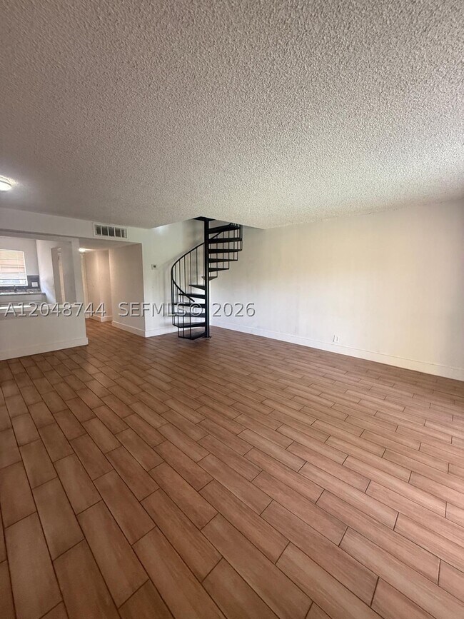 Building Photo - 6631 SW 41st Dr
