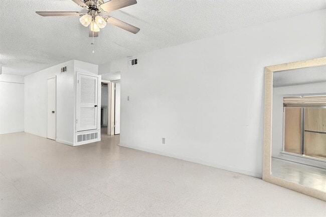 Building Photo - 6911 Cooper Ln