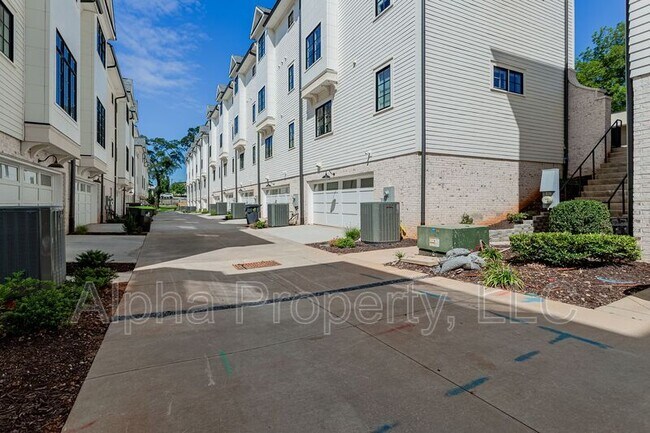 Building Photo - 40 Claussen Ave