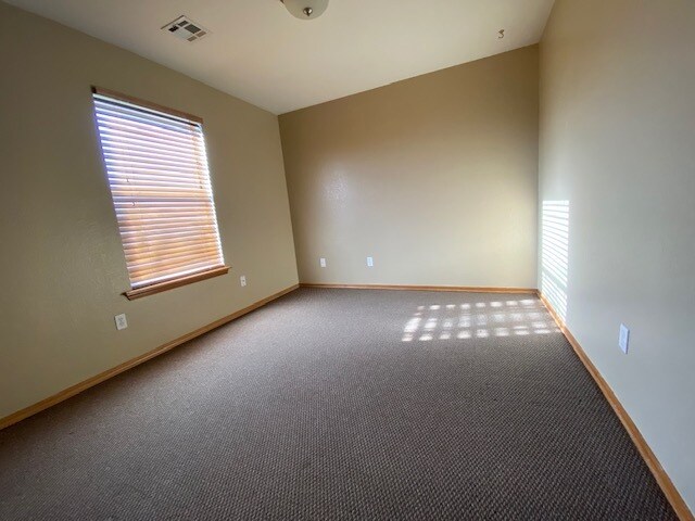 Building Photo - 715 E Elder Ln