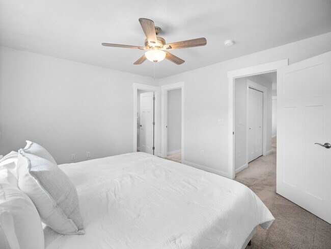 Building Photo - 3-Bedroom Home with Private Garage and Fen...