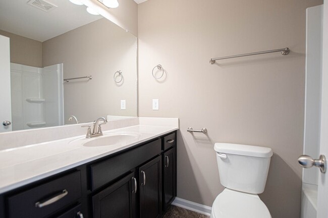 Building Photo - Like New Two Bedroom!