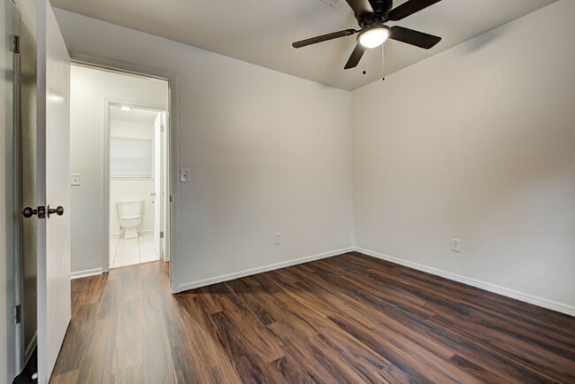 Building Photo - 1333 E Brooks St