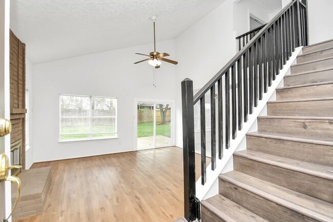 Building Photo - 1111 W Brompton Dr